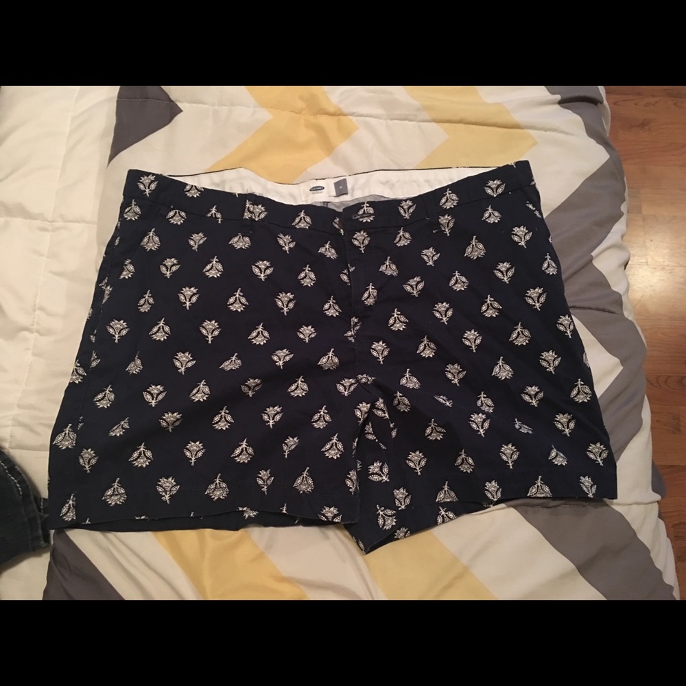 Rarely worn Old Navy shorts!!